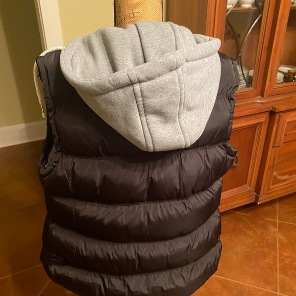Black/Gray Puffer Vest - Picture 5 of 5